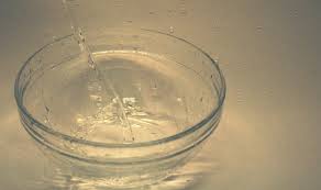 glassbolle med vann